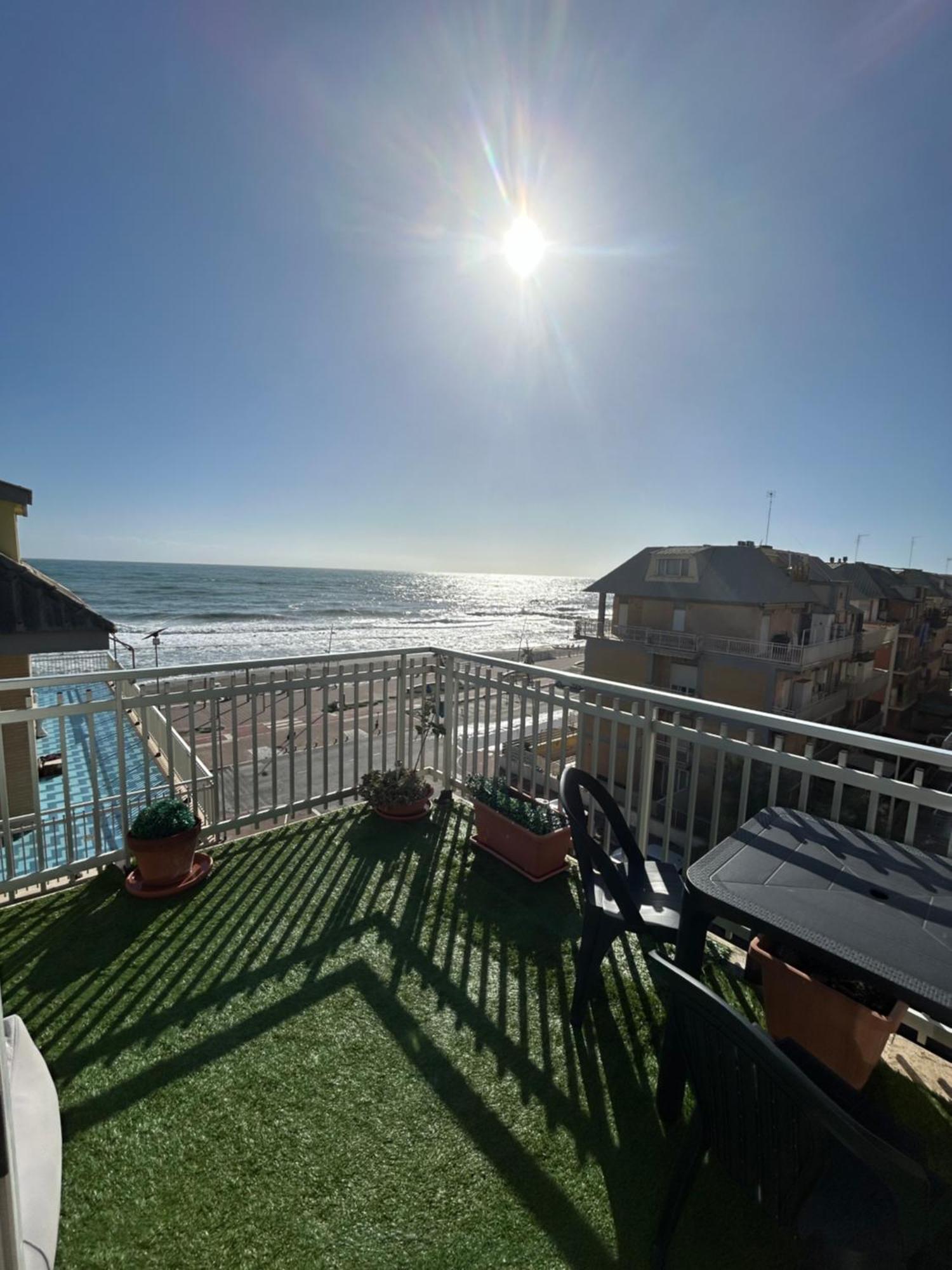 Apartament Front Sea Luxury Lido di Ostia Zewnętrze zdjęcie